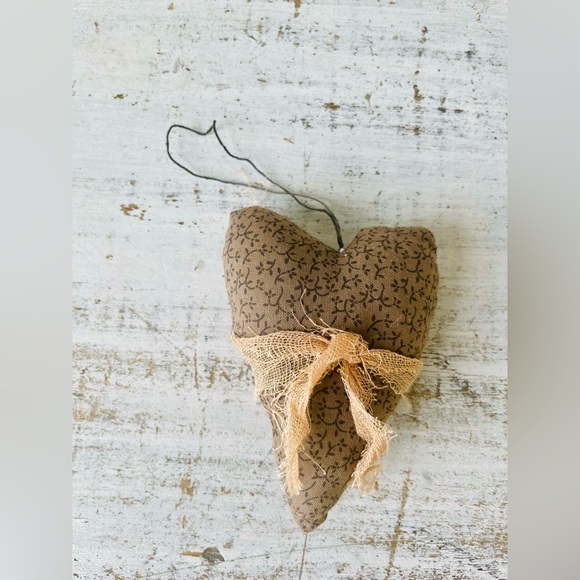 *Primitive Stuffed Floral Heart Ornament - Picture 11 of 14